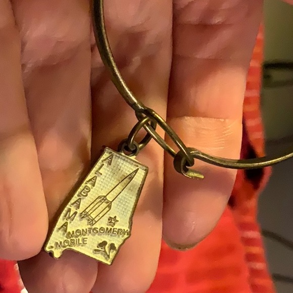 Older Alabama Map Charm Gold-Tone & White Enamel On Gold-Tone Bracelet - Picture 5 of 8